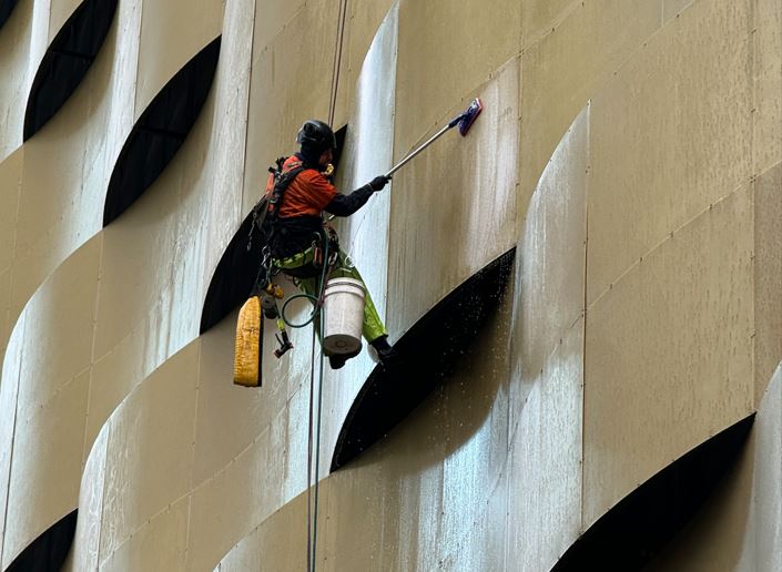 Professional cleaning for high-rise buildings 